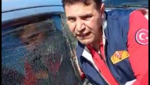 Otomobilde kilitli kalan bebeği itfaiye kurtardı