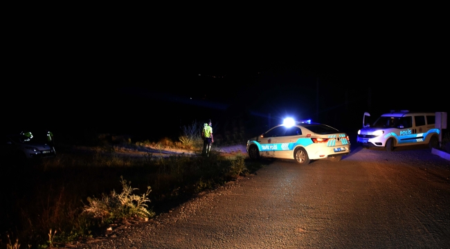 Alkollü kadın araçla polise çarptı