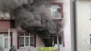 Apartmanda çıkan yangın korkuttu