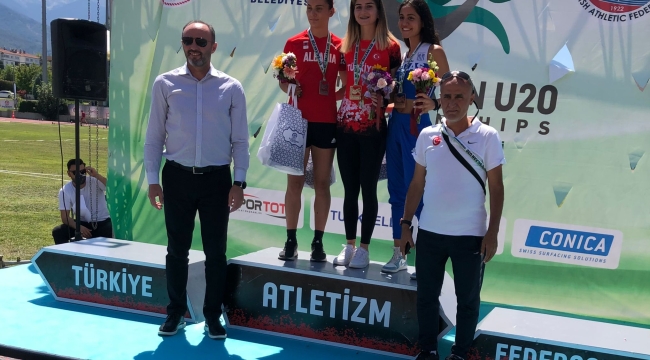 SPORCUMUZ PELİNSU ŞAHİNDEN ÇİFTE ŞAMPİYONLUK