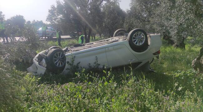 Delice'de trafik kazası otomobil devrildi: 3 yaralı