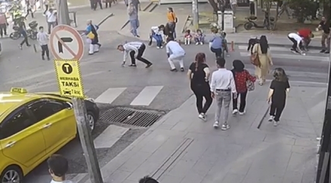 Rüzgardan uçan paraları vatandaşlar sahibine teslim etti