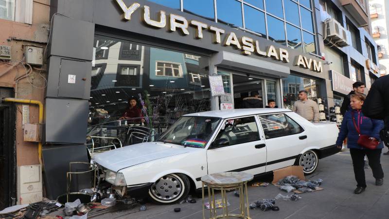 KONTROLÜ KAYBETTİ İŞ YERİNE GİRDİ