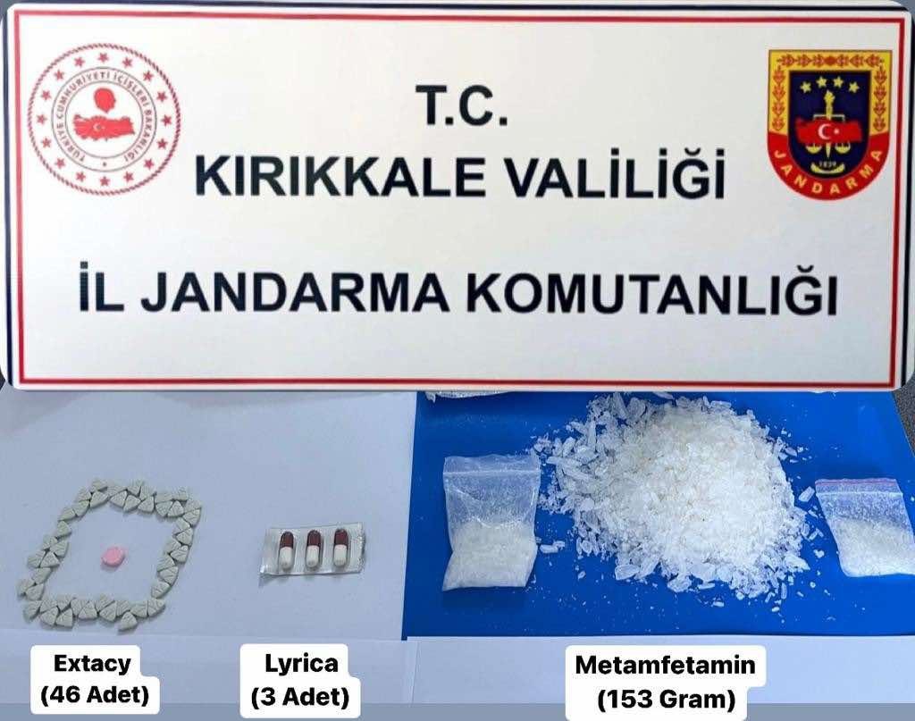Yol kontrolünde uyuşturucu ile yakalandılar