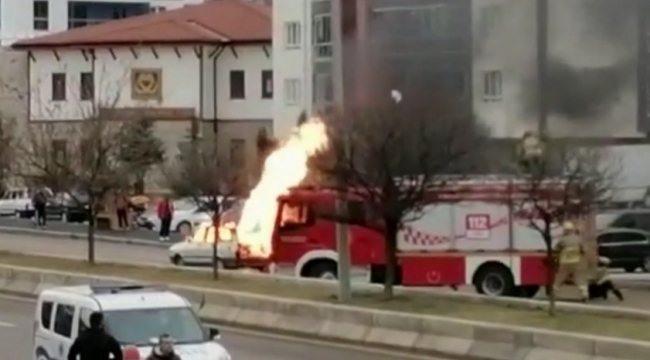 Otomobil alev topuna döndü