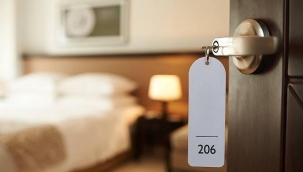 OTEL ODASINDA ÖLÜ BULUNDU 