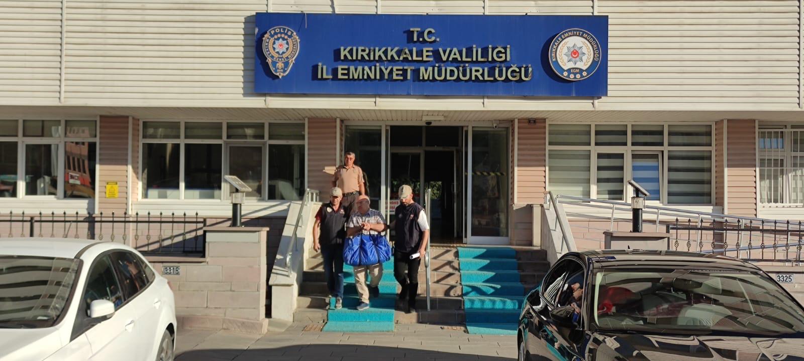 Firari eski öğretmen yakalandı