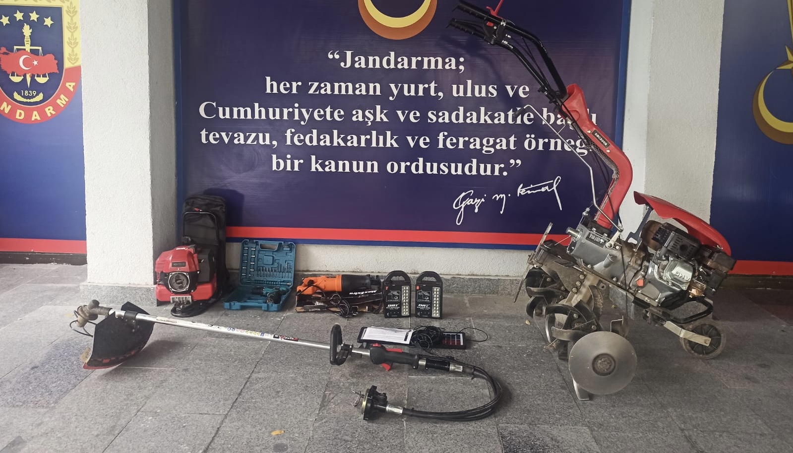 ÖNCE EVİ SOYDU, SONRA KUNDAKLADI!
