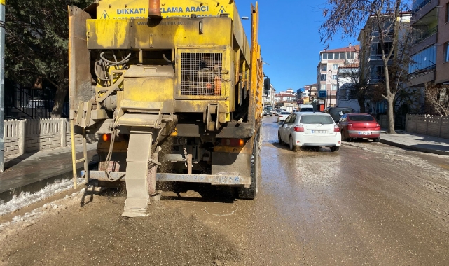 Ekipler Kırıkkale'de geceden sabaha tuzlama yaptı