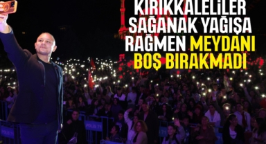 KIRIKKALELİLER SAĞANAK YAĞIŞA RAĞMEN MEYDANI BİR AN BİLE BOŞ BIRAKMADI