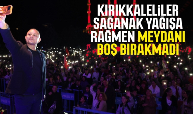 KIRIKKALELİLER SAĞANAK YAĞIŞA RAĞMEN MEYDANI BİR AN BİLE BOŞ BIRAKMADI