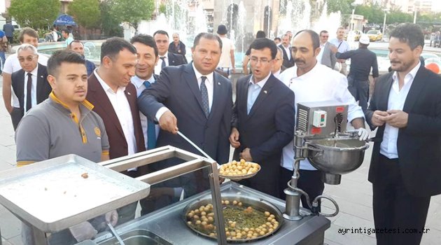 MHP kandil tatlısı dağıttı