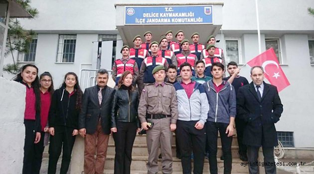 Öğrencilerden Afrin yürüyüşü