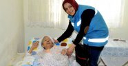 90’lık nineye günlük bakım