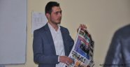 Öğrencilere gazetecilik dersi 