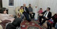 Vali Kolat göçmenleri ziyaret etti