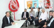 Demir'in bürosu dolup taşıyor