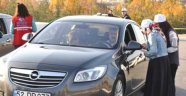 Çikolata ikram edilip, trafik kuralları anlatıldı