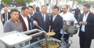MHP kandil tatlısı dağıttı 