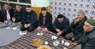 Sabah Namazına Gelenlere Süt ve Börek İkram Ediyorlar