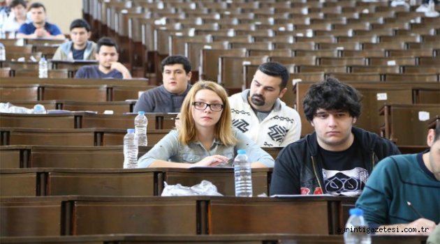 ÜNİVERSİTE SINAVI ERTELENDİ